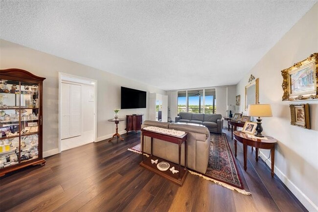 Photo - 3960 Oaks Clubhouse Dr Unit 510