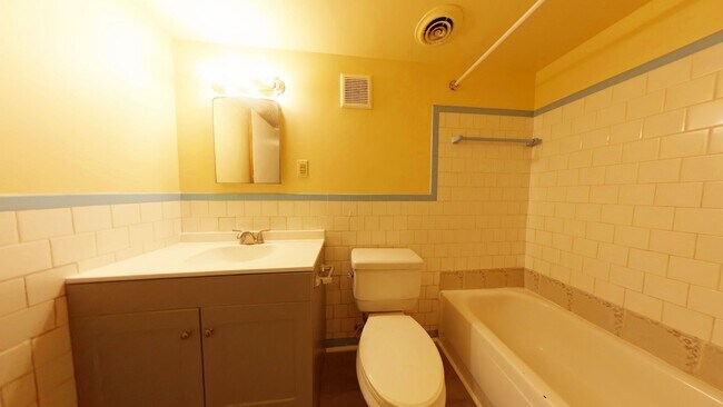 Photo - Free rent promotion-2 Beds 1 Bath Apartment Rental in Parkview area of Newport News Unit Apt 05