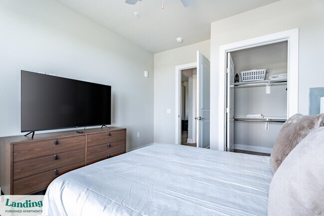 Photo - 300 E Broad St Unidad 327