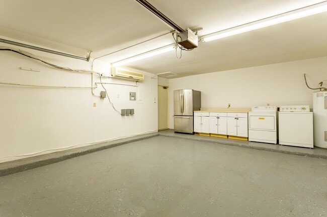 Building Photo - 2349 Albans Rd Unit 1