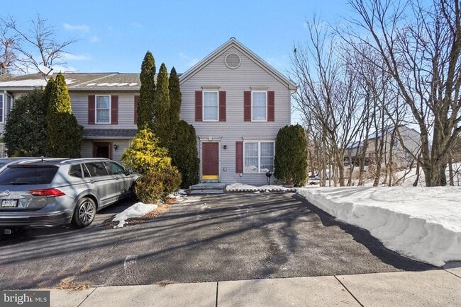 Photo - 54 Woodmyre Ln