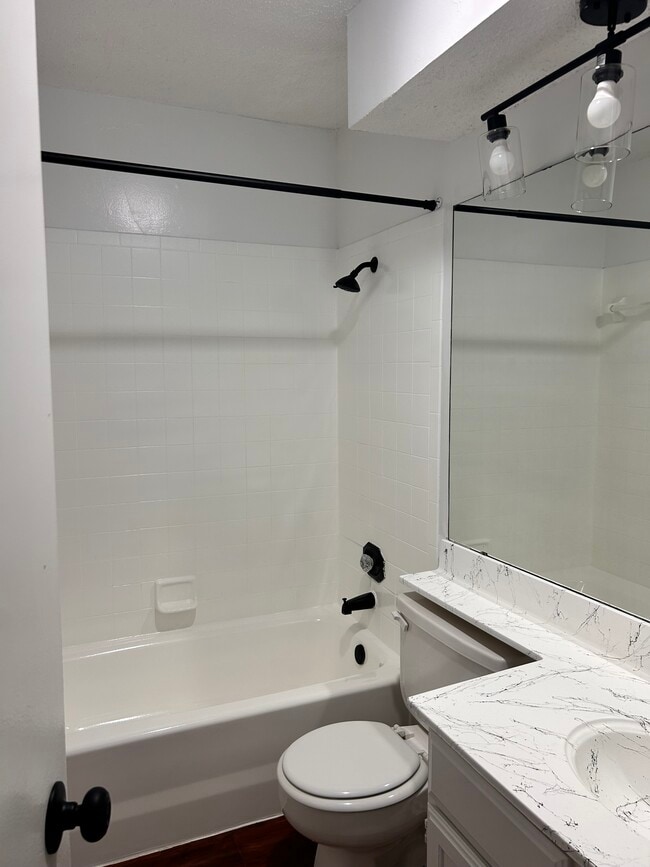 Photo - 9615 Dalewood-A