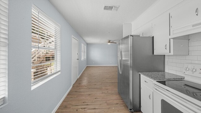 Building Photo - 12033 18th St Unit 4