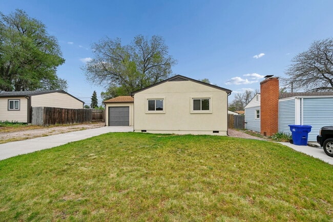 Building Photo - 309 Redwood Dr