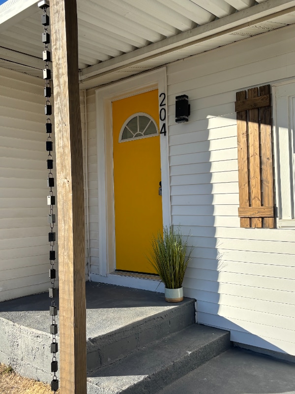 Photo - 204 W England St