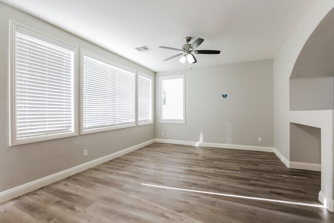 Photo - 1857 Bayhurst Ave