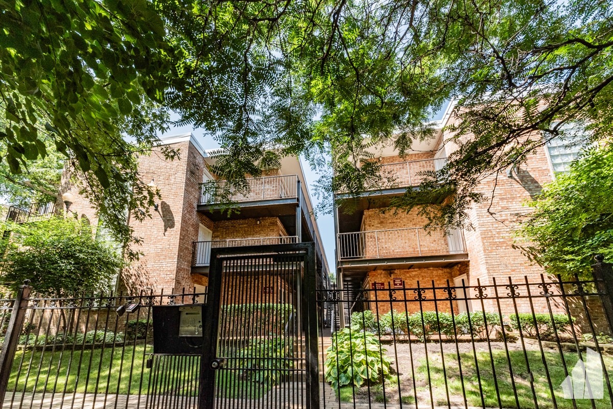 4616 North Beacon-1F - 4616 North Beacon-1F Unit 1F