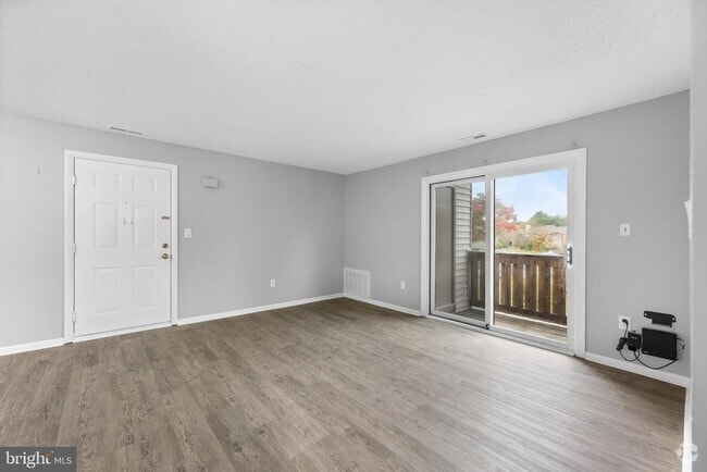 Building Photo - 2415 Ravens Crest Dr Rental