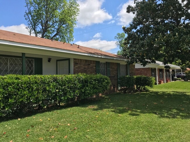 Photo - Close to Barksdale Air Force Base... Large yard that backs up to Park!!!