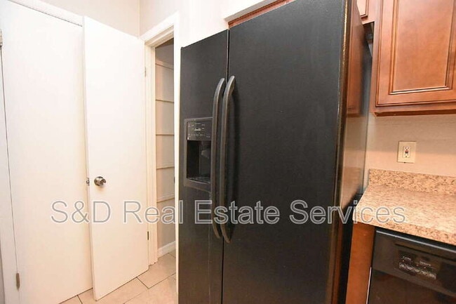 Photo - 1139 Mercury Dr W Unit C