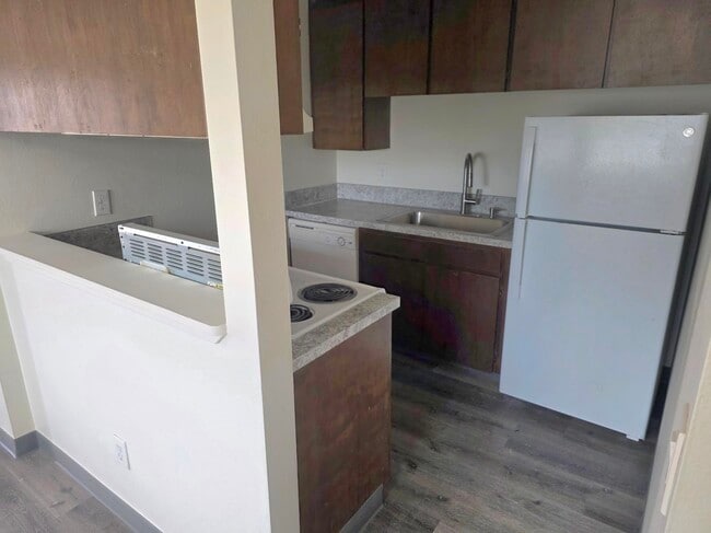 300 Whitesell Ave W