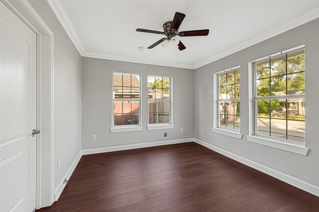 Photo - 2331 Delafield St