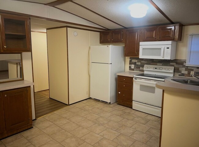 Photo - 1000 James Way