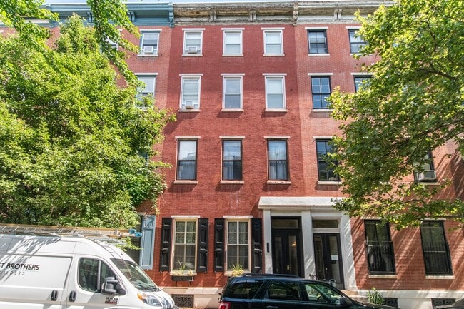 Building Photo - 1823 Pine St Unit #5