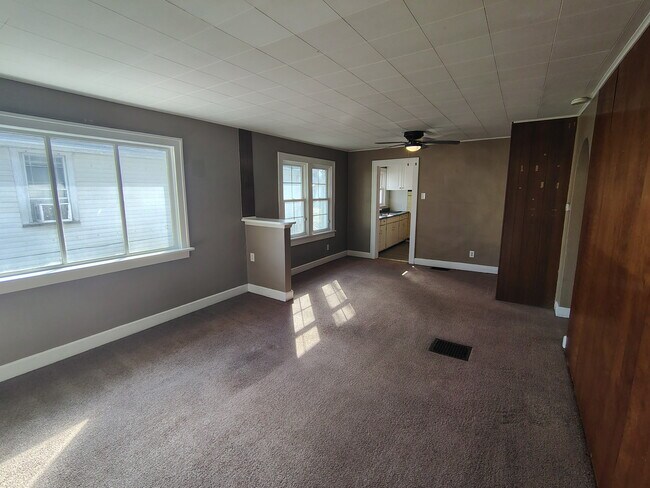 Photo - 2439 Chase St