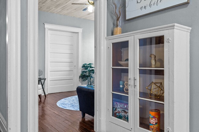 Building Photo - 4106 Russell Blvd Unit ID1246892P Rental