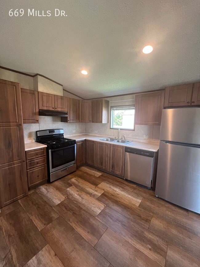 Photo - 669 W Mills Dr