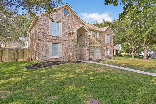 Photo - 313 Winding Oak Ln S