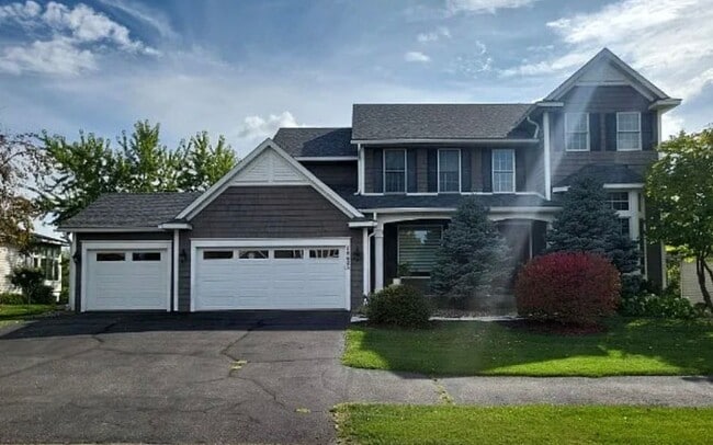 Building Photo - Stunning 4BR/5BA Eden Prairie Home W/Conservation Area Views Available Now!