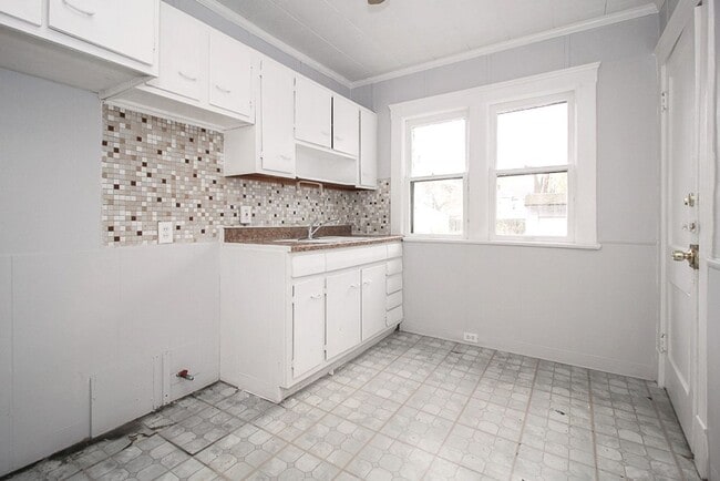 Building Photo - 1909 Treadway Ave Unit 1909 Treadway Ave DOWN