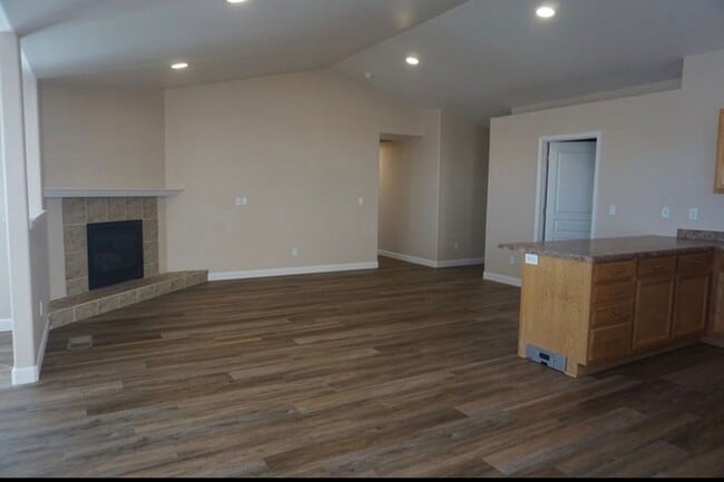 583 Spur Wy