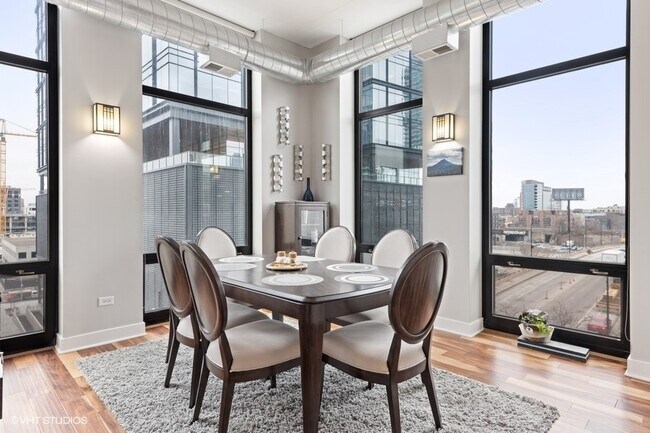 Photo - 740 W Fulton St