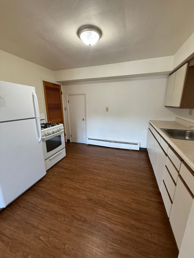 Photo - 2 Bedroom 1 Bathroom Apartment For Rent!