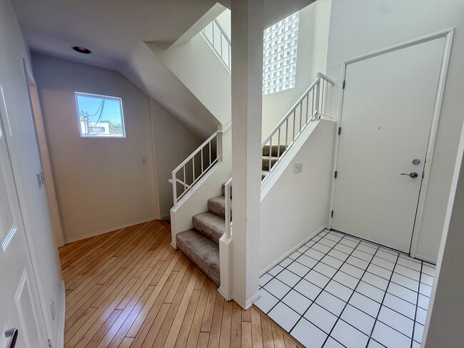 Photo - 1937 Euclid St Unidad #105