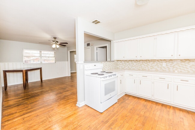 Photo - 3705 42nd St