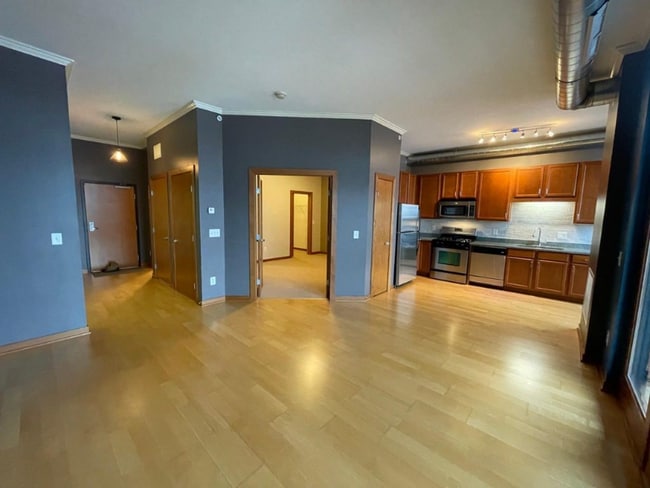 Photo - 15 E Franklin Ave Unit 418