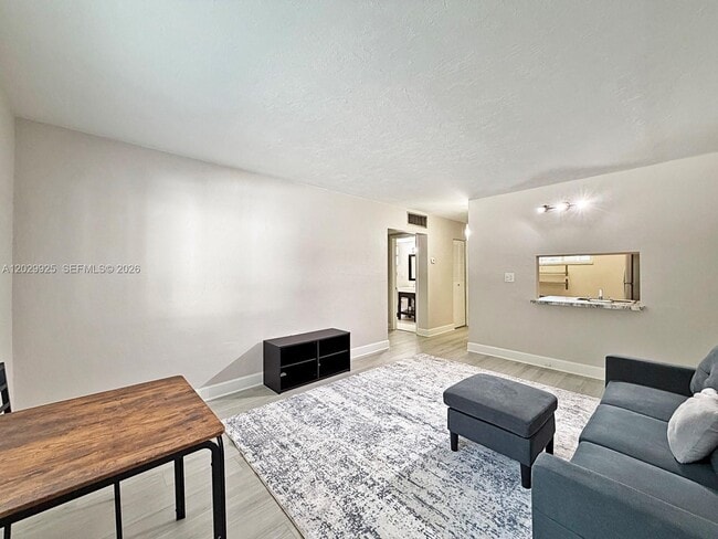 Building Photo - 8601 SW 68th Ct Unit 5