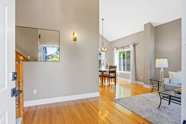 Photo - Month to Month Beautiful Spacious 3bed 2.5...