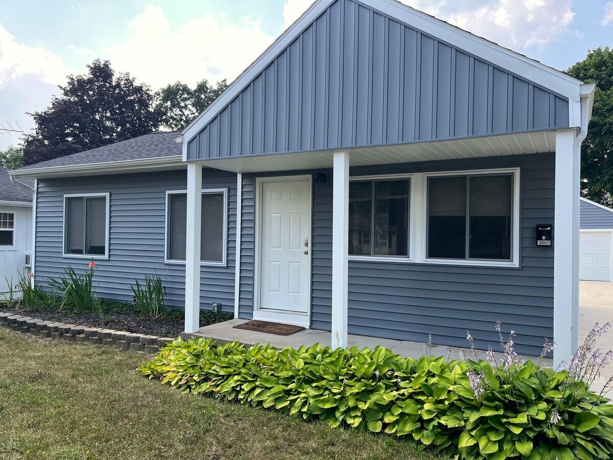 Three Bedroom Home in Northeast Grand Rapids - Three Bedroom Home in Northeast Grand Rapids
