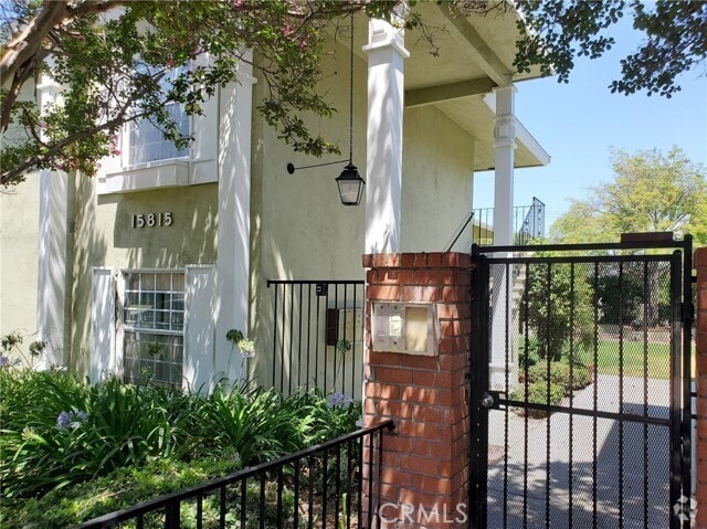 Building Photo - 15815 Landmark Dr Unit 6 Rental