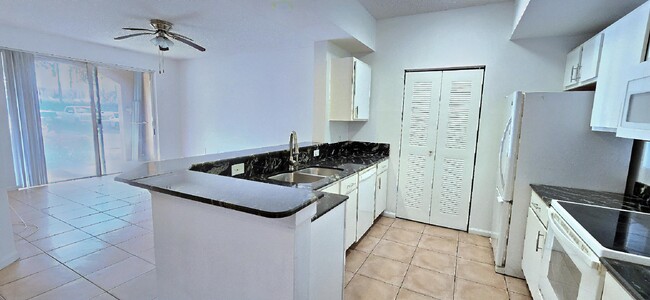 Photo - 1000 Scotia Dr Unit 106