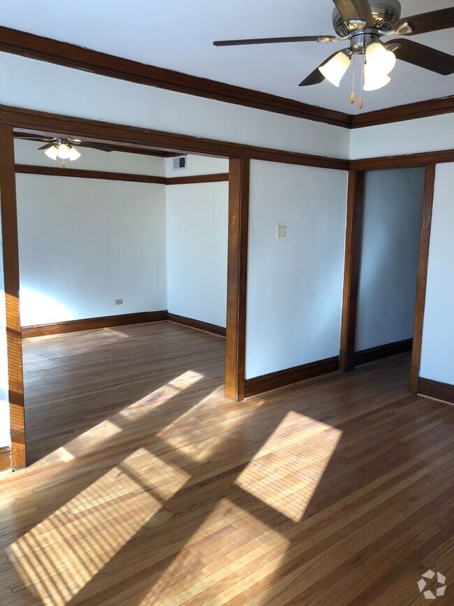 Building Photo - Hermosa – Huge Updated Top-Floor 1-Bedroom... Unit 2 Rental