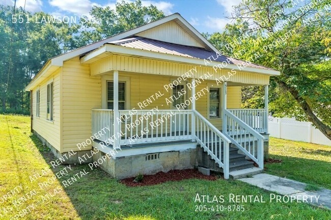 Photo - 551 Lawson St