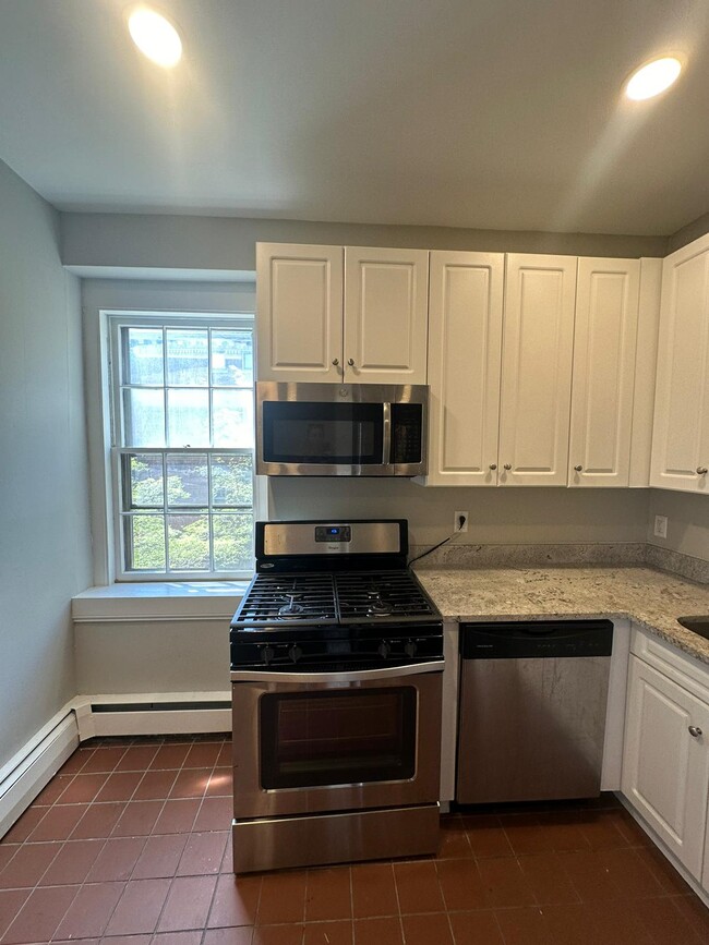 Photo - 604 Chapel St Unit 6