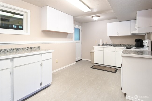 Photo - 10409 NE 130th St Unit Lower floor