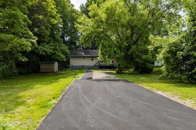 Building Photo - 99 1/2 Walworth St