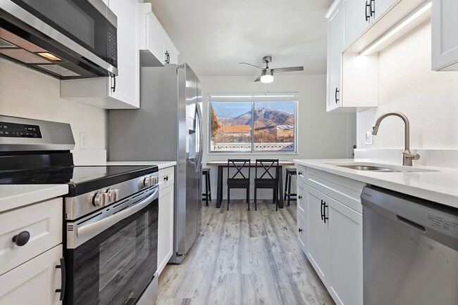 Photo - 2723 S Melbourne St