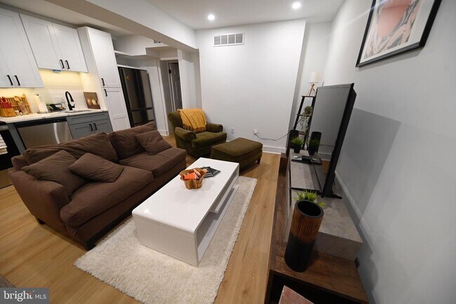 Photo - 1230 Penn St NE Unit 1