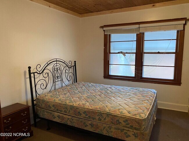 Photo - 983 Talc Mine Rd