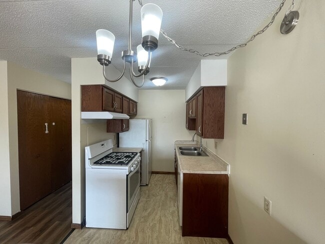 Building Photo - Eastwood Manors Rental