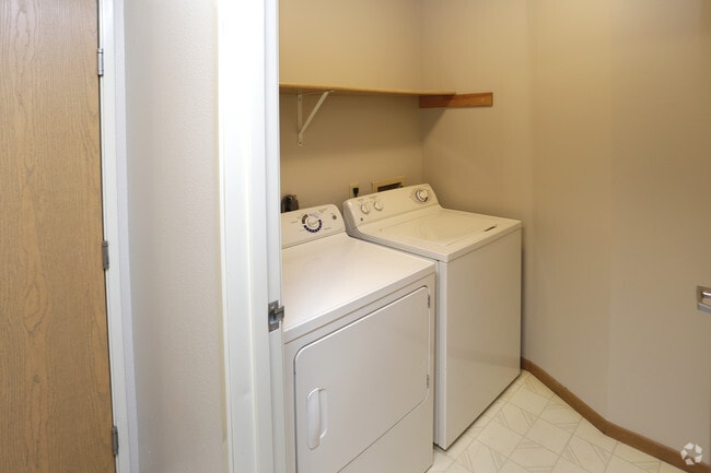 2BR, 1BA - 936 SF