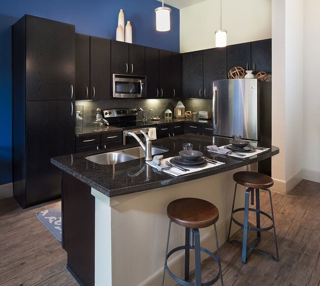 Photo - 2430 Victory Park Ln Unit 201.24