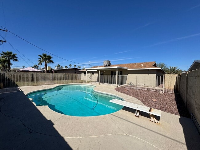 Photo - Spacious 4bdm 2Ba Tempe Home with New Kitchen and a Pool!