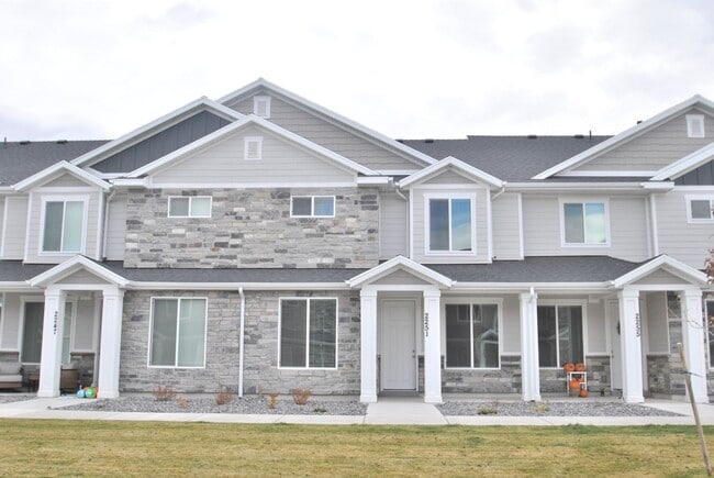 Building Photo - 2251 S 1120 W