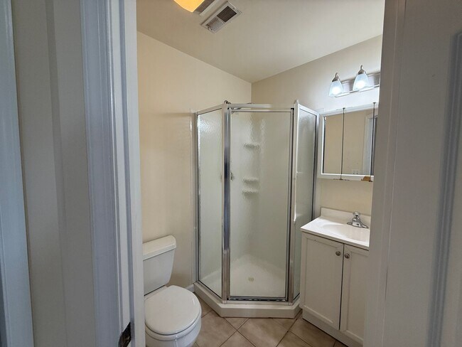 Photo - Modern New Luxury Temple Apartments Unit 2