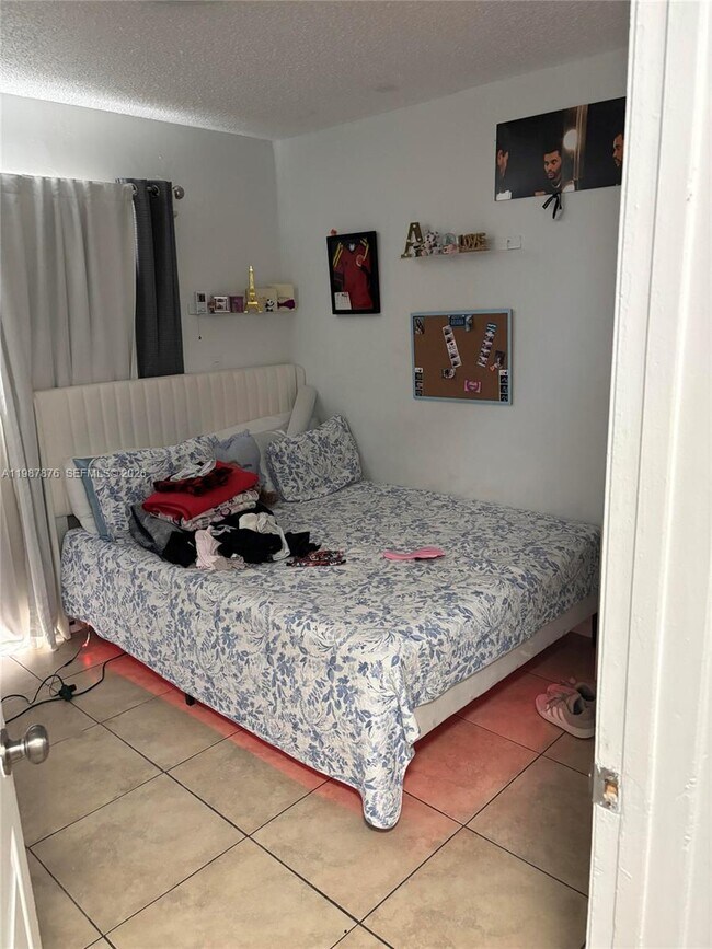 Photo - 2050 NE 140th St